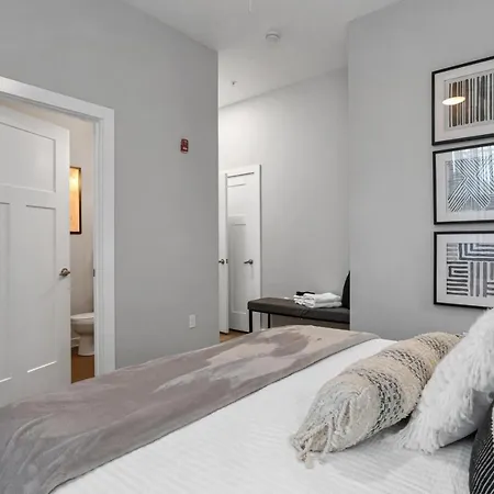Lovely 2 Bedroom,3 Bed Near Restaurants, Bars, Shopping And Vanderbilt, Belmont